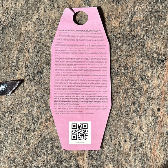 Tom Brady, memorabilia -retirement number and shirt September cal 10, 2023 - Picture 4 of 4